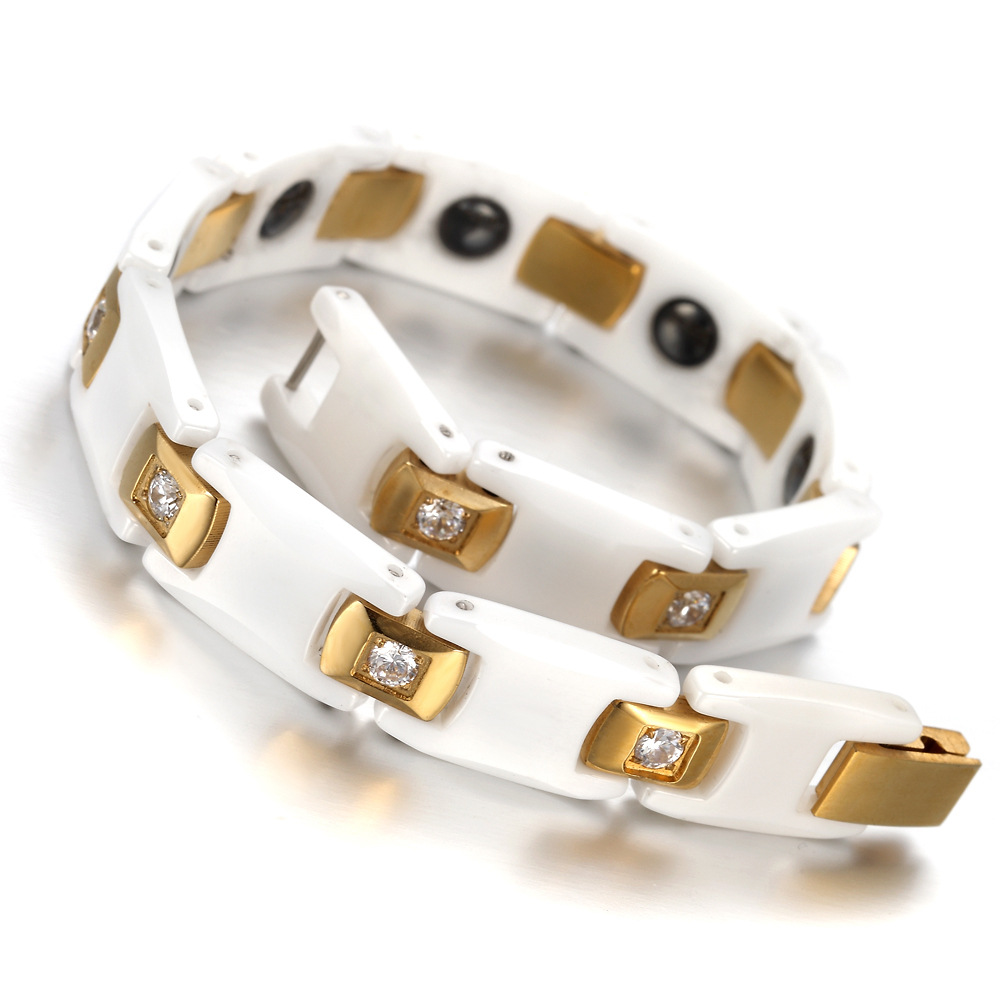 أساور نسائية ذهبية اللون من في - مراجعة Ceramic Link Bracelet وسعره
