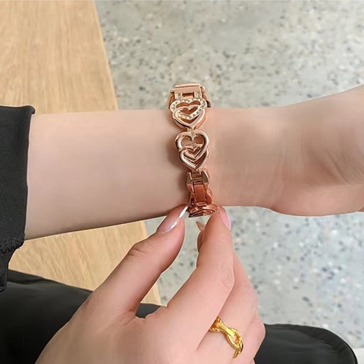 حزام لشاومي مي باند ، سوار ساع - مراجعة Xiaomi Smartwatch Accessories وسعره