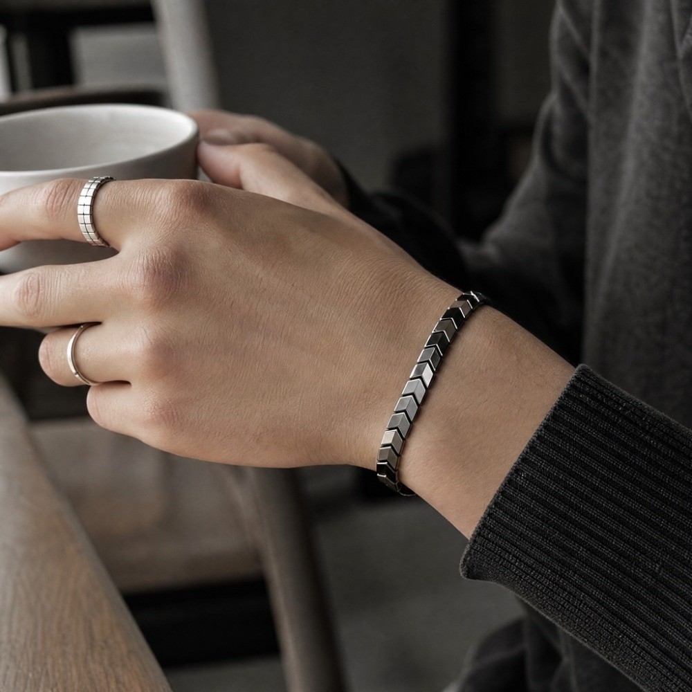 سوار أنيق من حجر الجالستون الأ - مراجعة Ceramic Link Bracelet وسعره